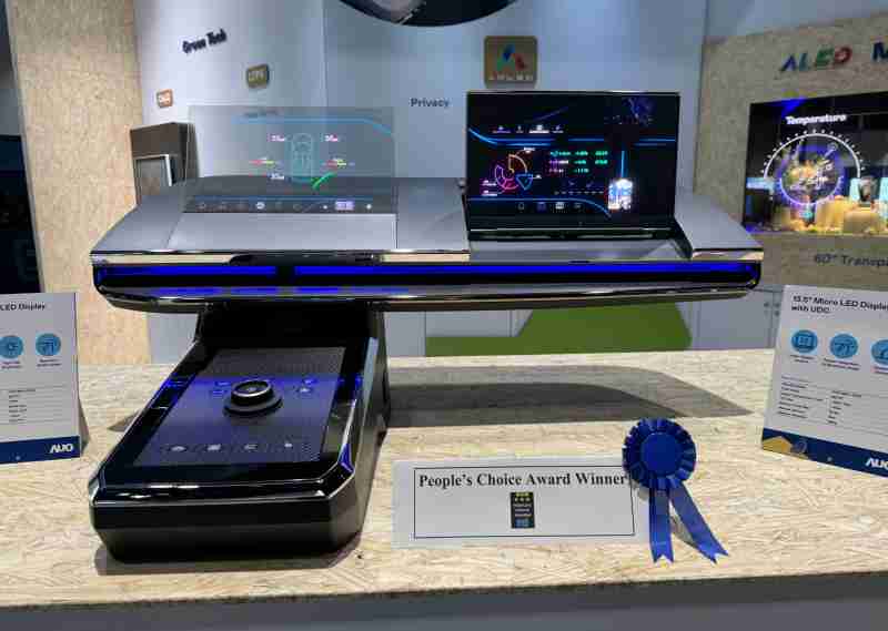 森林舞会车用Micro LED Display HMI解决方案获”最佳车用显示奖”，，，，以用户为中心开发，，，，针对前座驾驶与乘客设计兼具娱乐与安全的高画质屏幕，，包含车舱前座的Micro LED透明屏幕及全球首款内建镜头的智慧Micro LED显示器