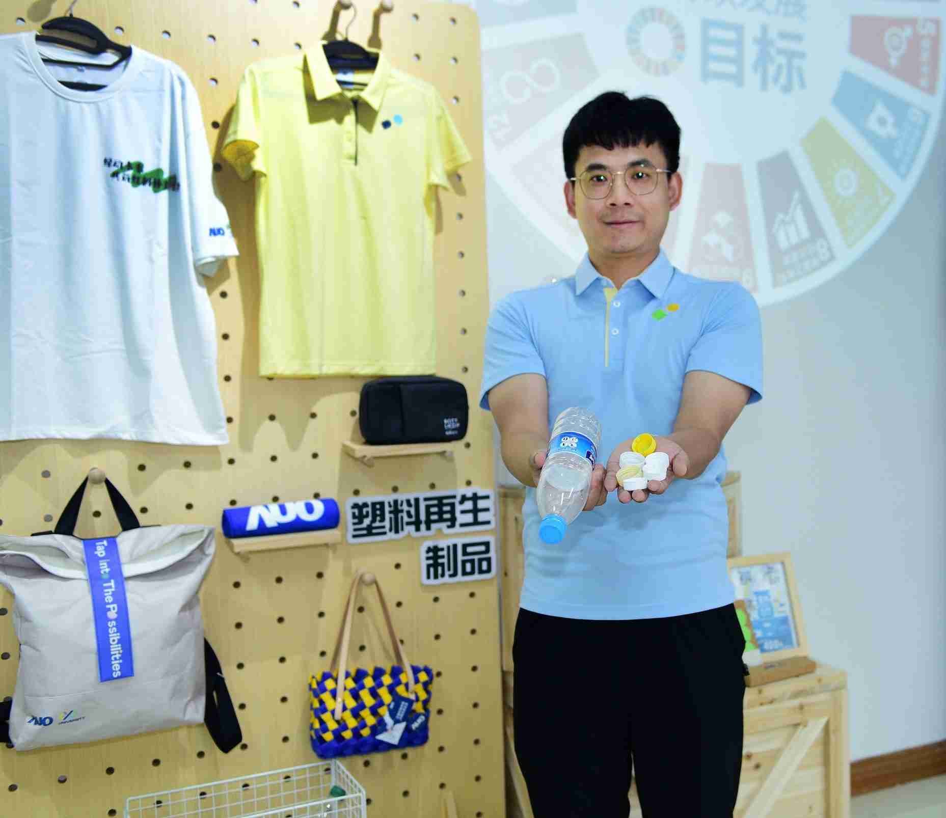 「2024智慧森林舞会展」永续发展馆中，，，，展示森林舞会厦门驱动永续发展之成果，，，，包含将厂内废弃物再制为实用物品，，，，将永续发展理念深植于员工生活日常实践